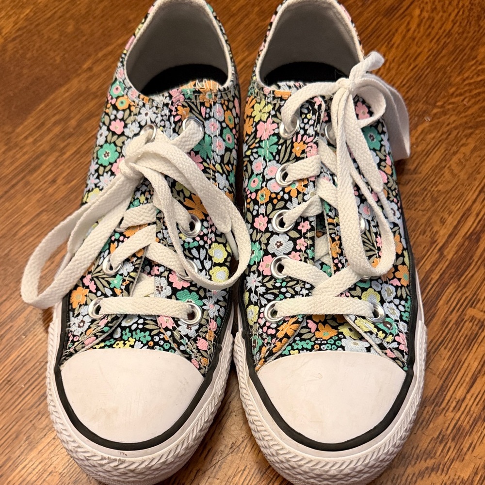 Women’s Converse All Stars Floral Low-Top Sneakers — White Lace Casual Shoes
